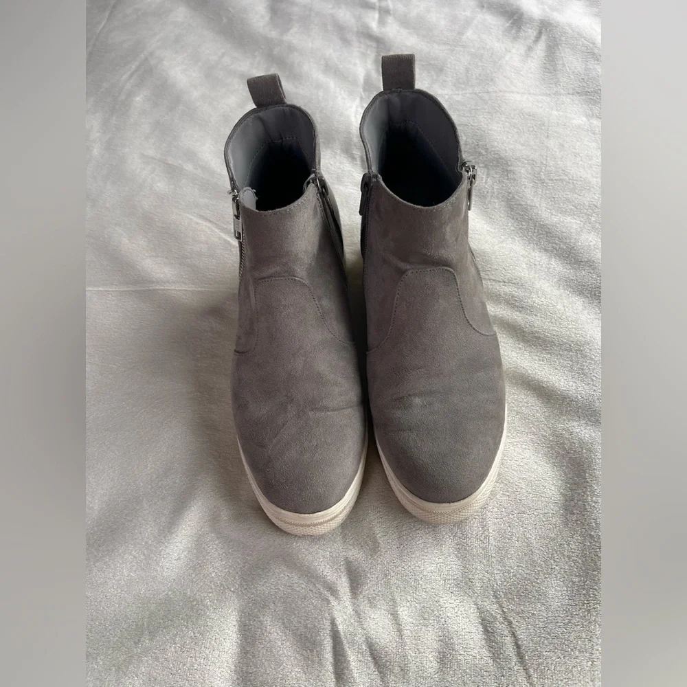 Francesca’s Women’s 8 Nelly 2 Ankle Sneaker Gray Side Zip Round Toe Comfort